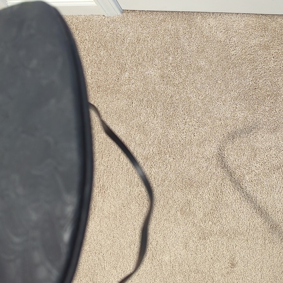 Fashion & Bags Leather Floral Designed Crossbody w/Link Chain & Adjustable Strap - Picture 11 of 12